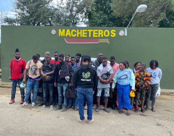 WhatsApp Image 2026-01-18 at 10.29.37 AM Ejército intercepta jeepeta con 20 haitianos indocumentados en Mao, Valverde