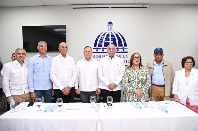 l ministro de Agricultura destacó que estos nombramientos forman parte del proceso de relanzamiento de la agropecuaria nacional, impulsado por el presidente Luis Abinader, y responden a una nueva visión institucional orientada a incrementar la productividad, fortalecer las infraestructuras agrícolas, promover la mecanización y tecnificación del campo dominicano.