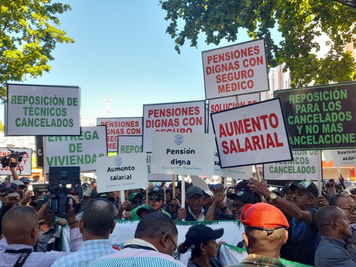 WhatsApp Image 2026-02-12 at 12.44.32 PM Profesionales Agropecuarios marchan hacia el Palacio Nacional