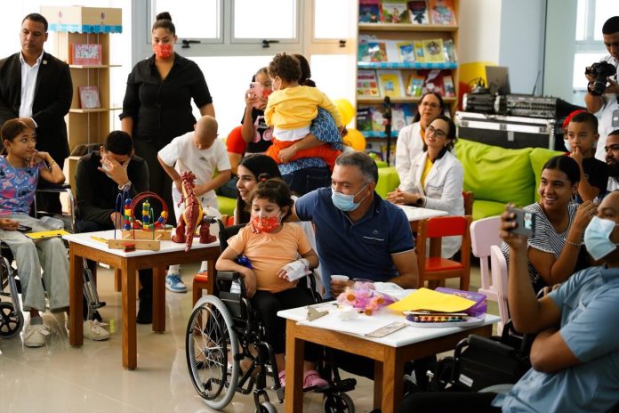 Primera dama comparte con niños y adolescentes con cáncer en la Unidad Oncopediátrica Uniendo Voluntades del INCART