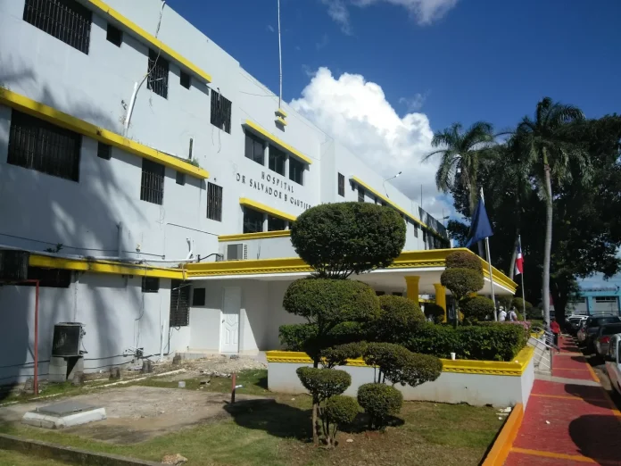 Los representantes gremiales, respaldados por el staff de médicos base y residentes de Medicina Interna, calificaron la situación actual como una "selva" donde impera la ley del más fuerte.